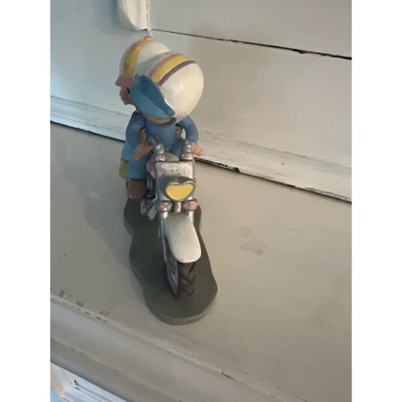 Precious Moments Sculpture - Picture 4 of 8